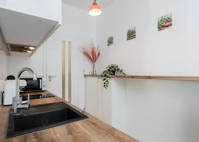 Nova Cybernetyki Апартаменты